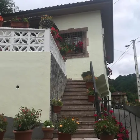 Casa El Castaneu * Arriondas